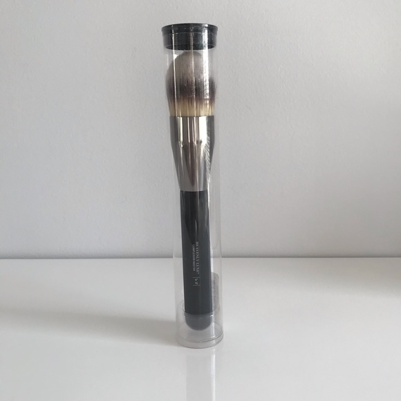 COPY - IT Cosmetics Heavenly Luxe Complexion Master Brush #16 - Picture 6 of 11